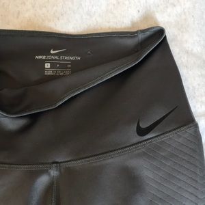 Nike Zonal Strength Leggings